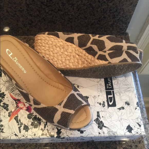 CL by laundry wedges - Picture 2 of 4